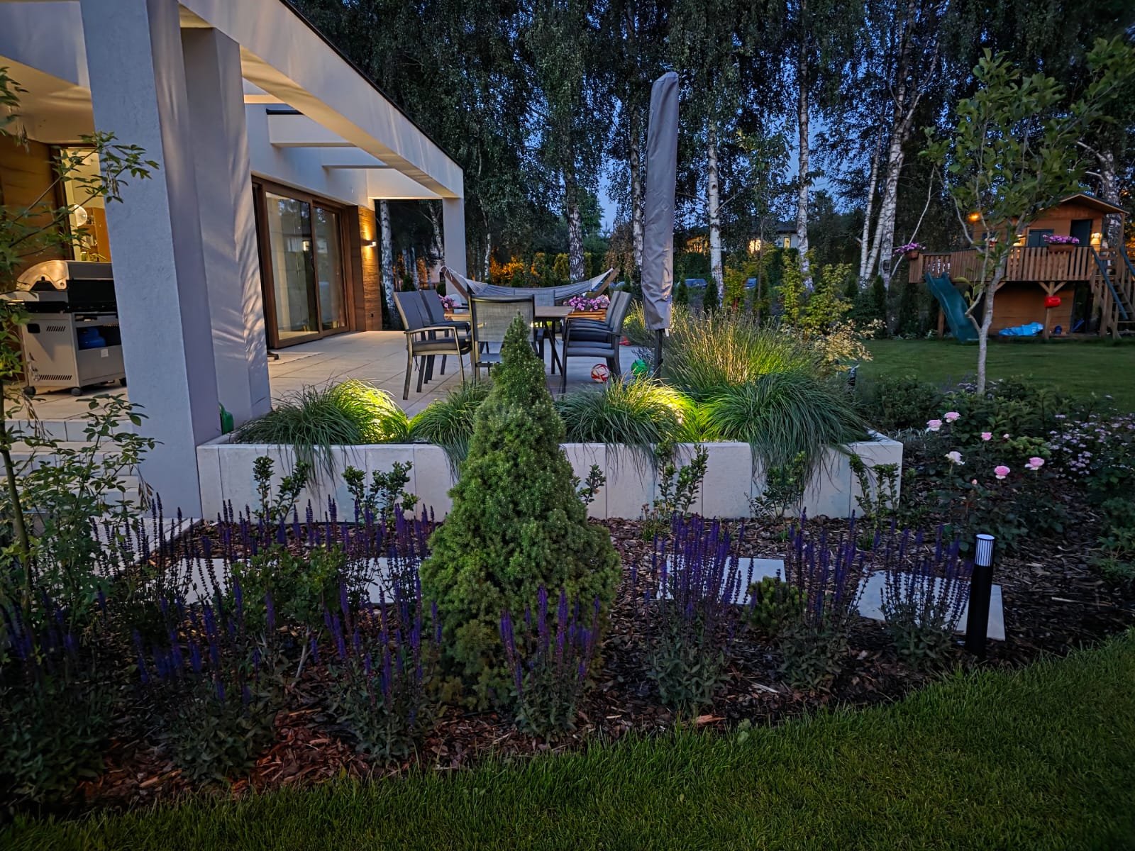 oświetlenie rabat i tarasu